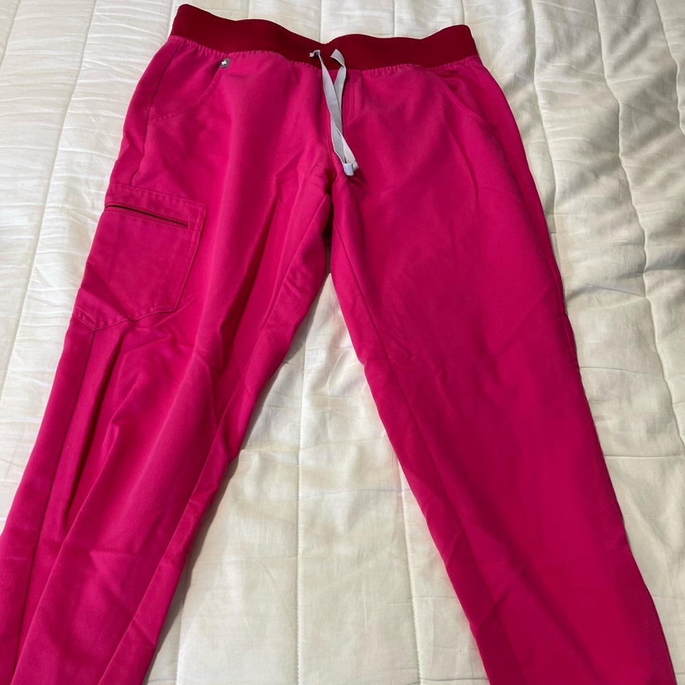 FIGS hot pink jogger style pants.EUC